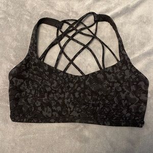 Lululemon black and grey patterned sports bra, size 6 (runs very small)
